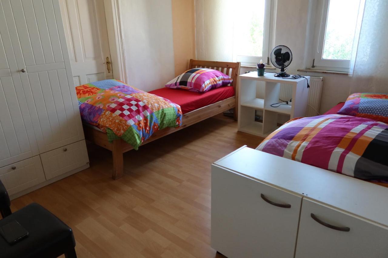 Ferienwohnung Im Einfamilienhaus, Automobil Und Robert Schumann Stadt Zwickau Exterior photo